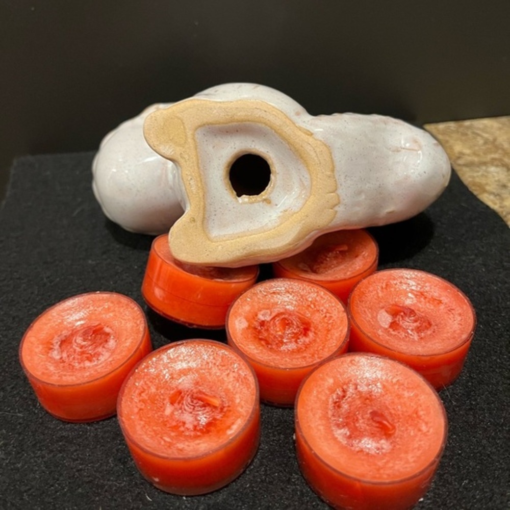 Ceramic Squirrel holder with Sugared Cinnamon Apple tea lights. - Picture 7 of 11